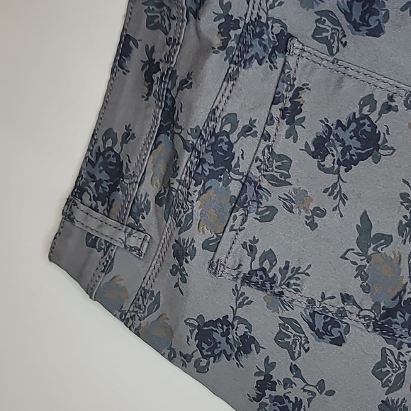 FREE with Purchase BUBBLEGUM Floral Print Skinny Jeans - Picture 6 of 7